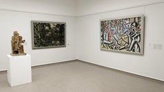 Ausstellungsraum mit Kunstwerken